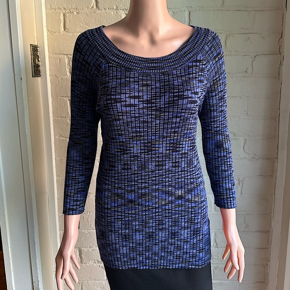 Hannah size large black and indigo body con long sleeve scoop neck sweater - Picture 3 of 16